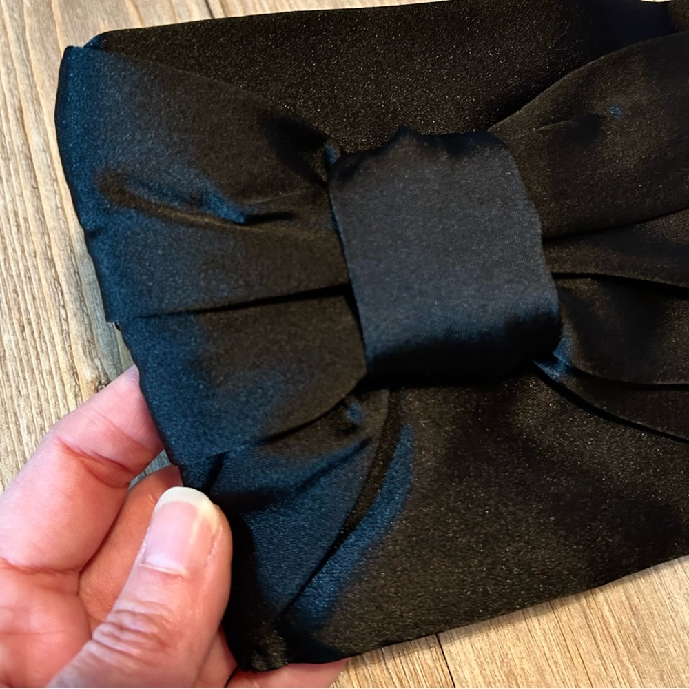 🎀 Nina Ricci Paris Clutch